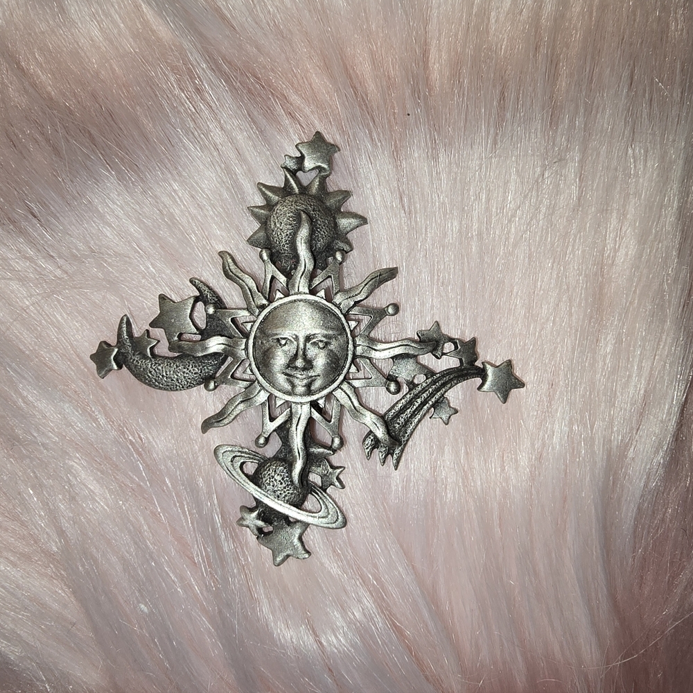 Sun Brooch/Pin
